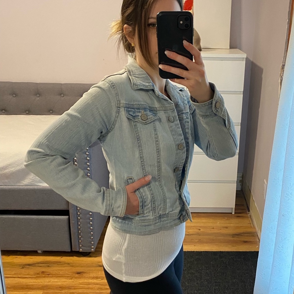 Denim jacket. - Picture 4 of 7